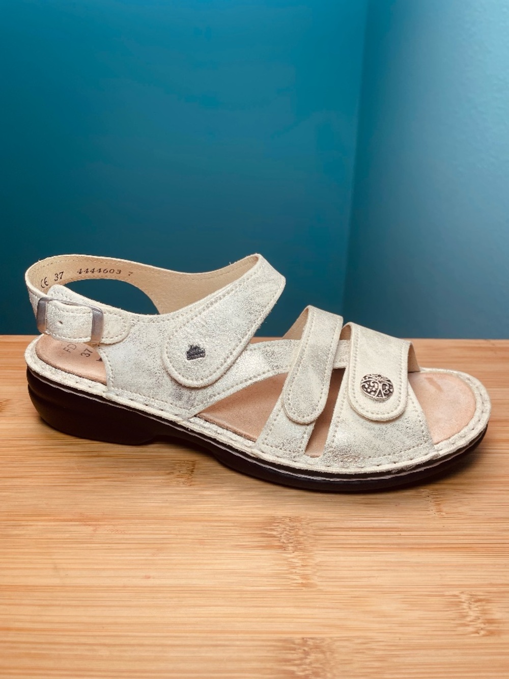 Finn Comfort Gomera Sandals Sz 37 6.5 7 Ivory White Silver Metallic Very Nice!